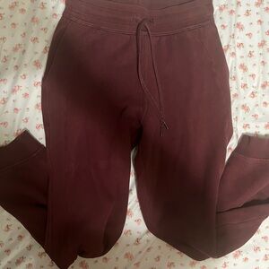 burgundy lululemon scuba sweatpants size 6